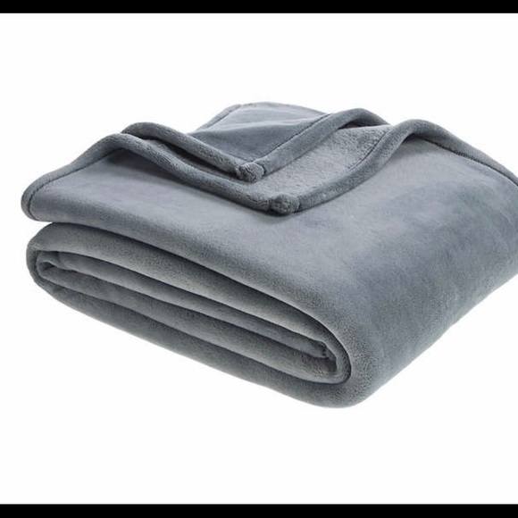 Berkshire Bedding New Berkshire Life Luxeloft Blanket Poshmark